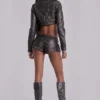 Alektra mini-short van PU-leer in militaire stijl