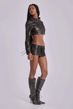 Alektra mini-short van PU-leer in militaire stijl