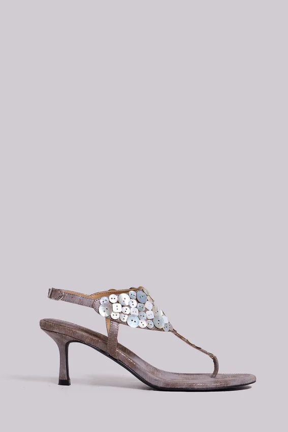 Azaela metallic sandalen met knopen en hak