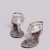 Azaela metallic sandalen met knopen en hak