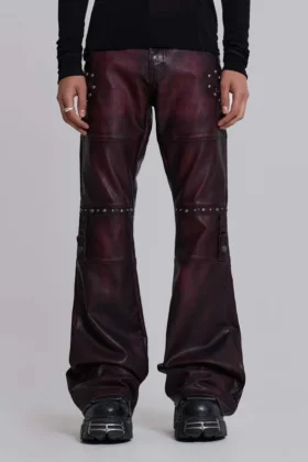 Bordeauxrode bootcut-broek van imitatieleer met studs