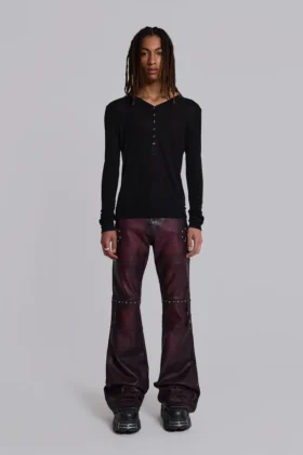 Bordeauxrode bootcut-broek van imitatieleer met studs
