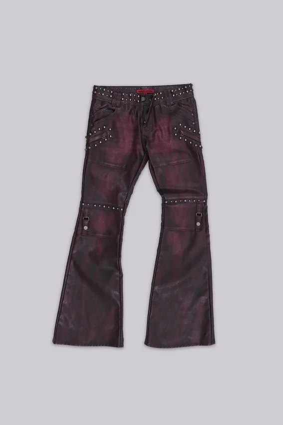 Bordeauxrode bootcut-broek van imitatieleer met studs