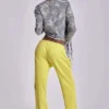 Cleo slouchy bootcut-jogger in neon