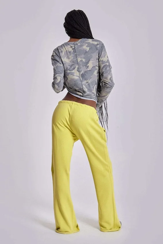 Cleo slouchy bootcut-jogger in neon