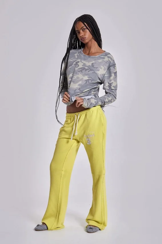 Cleo slouchy bootcut-jogger in neon