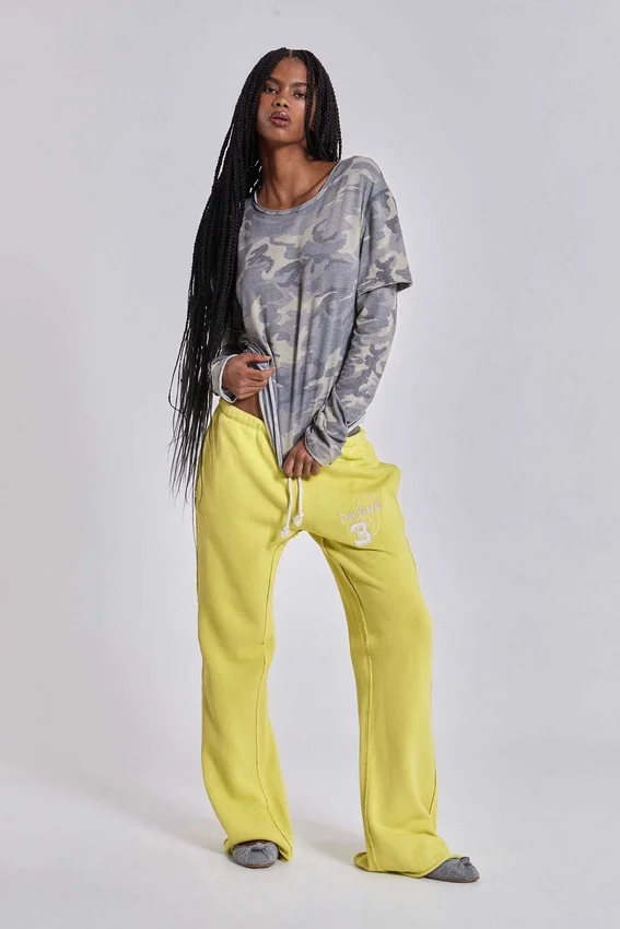 Cleo slouchy bootcut-jogger in neon