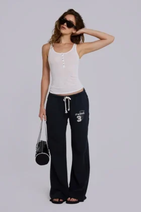 Cleo slouchy bootcut-jogger in zwart