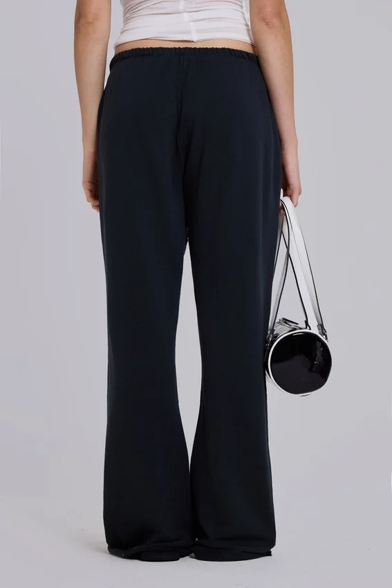 Cleo slouchy bootcut-jogger in zwart