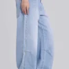 Colossus Jeans met spijkers in lichtblauwe wassing
