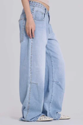 Colossus Jeans met spijkers in lichtblauwe wassing