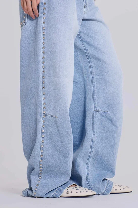 Colossus Jeans met spijkers in lichtblauwe wassing