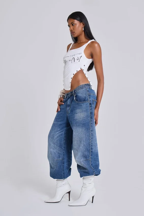 Colossus Jeans met studs in middenblauwe wassing