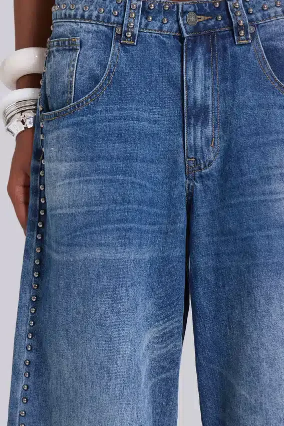 Colossus Jeans met studs in middenblauwe wassing