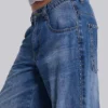 Colossus Jeans met studs in middenblauwe wassing