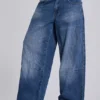 Colossus Jeans met studs in middenblauwe wassing