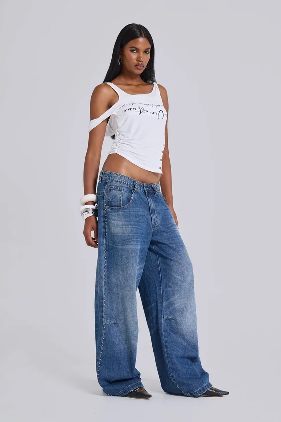 Colossus Jeans met studs in middenblauwe wassing