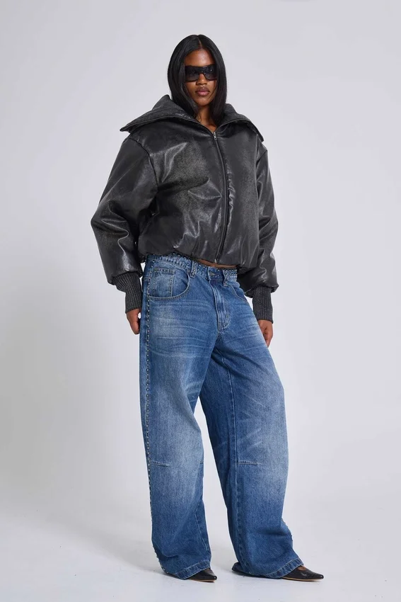 Colossus Jeans met studs in middenblauwe wassing