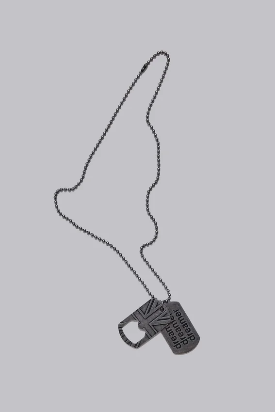 Dreamer-hanger met dogtag als ketting