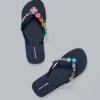 Flip-flops met juweelbedeltjes