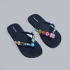 Flip-flops met juweelbedeltjes