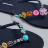Flip-flops met juweelbedeltjes
