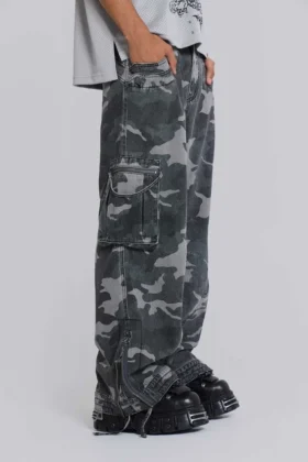 Gewassen zwarte cargo-broek met Trooper-camouflagepatroon
