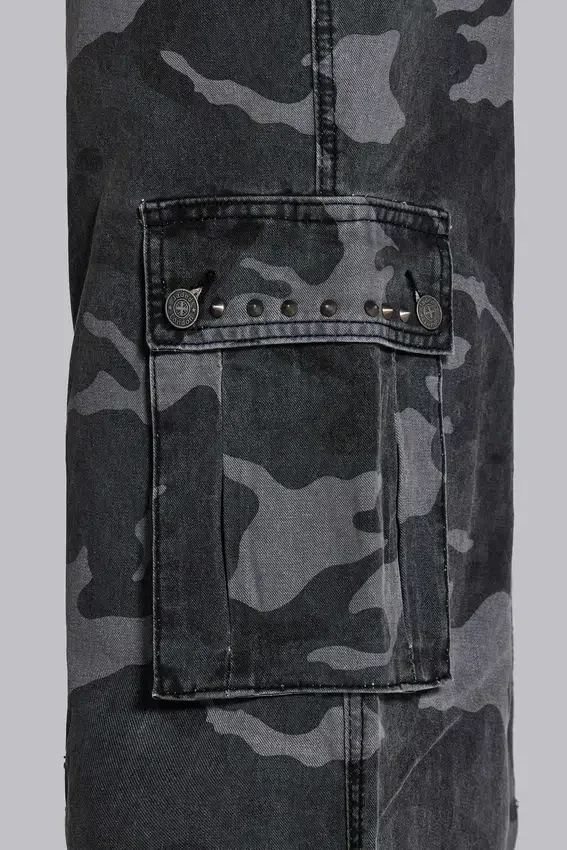 Gewassen zwarte cargo-broek met Trooper-camouflagepatroon