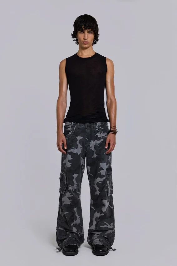 Gewassen zwarte cargo-broek met Trooper-camouflagepatroon