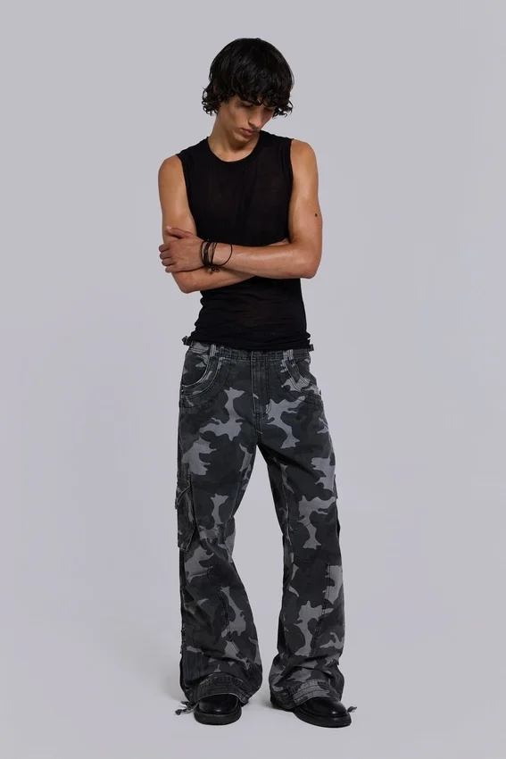 Gewassen zwarte cargo-broek met Trooper-camouflagepatroon