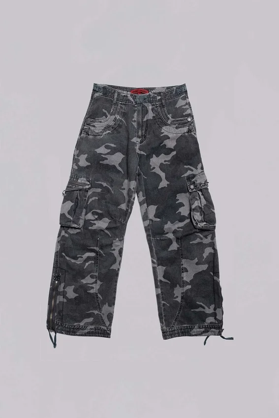 Gewassen zwarte cargo-broek met Trooper-camouflagepatroon