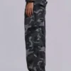 Gewassen zwarte cargo-broek met Trooper-camouflagepatroon