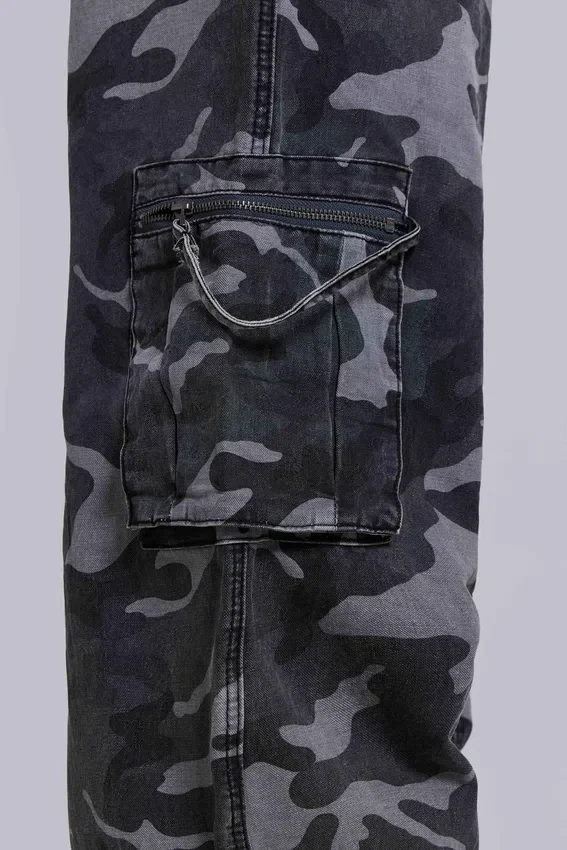 Gewassen zwarte cargo-broek met Trooper-camouflagepatroon