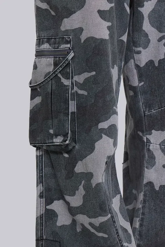 Gewassen zwarte cargo-broek met Trooper-camouflagepatroon