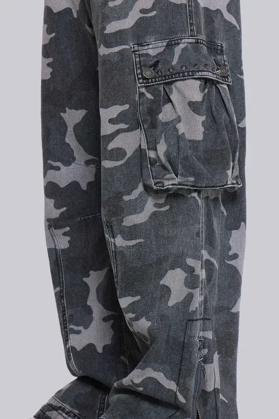 Gewassen zwarte cargo-broek met Trooper-camouflagepatroon
