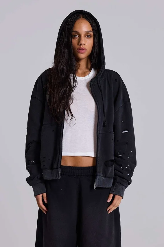 Gewassen zwarte, door de zon verbleekte hoodie met rits en wafelvoering