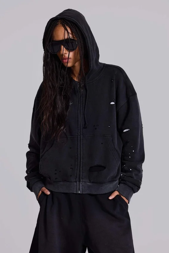Gewassen zwarte, door de zon verbleekte hoodie met rits en wafelvoering