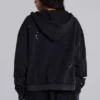 Gewassen zwarte, door de zon verbleekte hoodie met rits en wafelvoering
