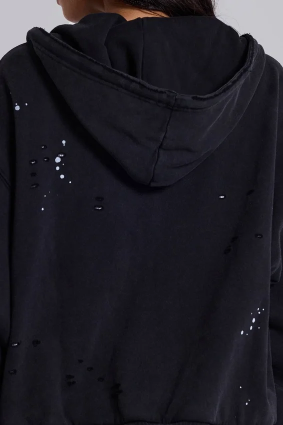 Gewassen zwarte, door de zon verbleekte hoodie met rits en wafelvoering