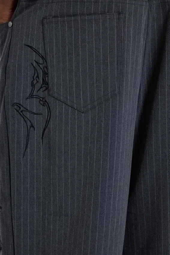 Goliath-pakbroek met tattoo-pinstripe