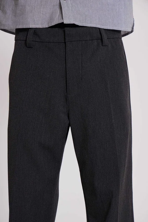 Grijze gestapelde bootcut-pakbroek