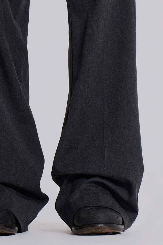 Grijze gestapelde bootcut-pakbroek