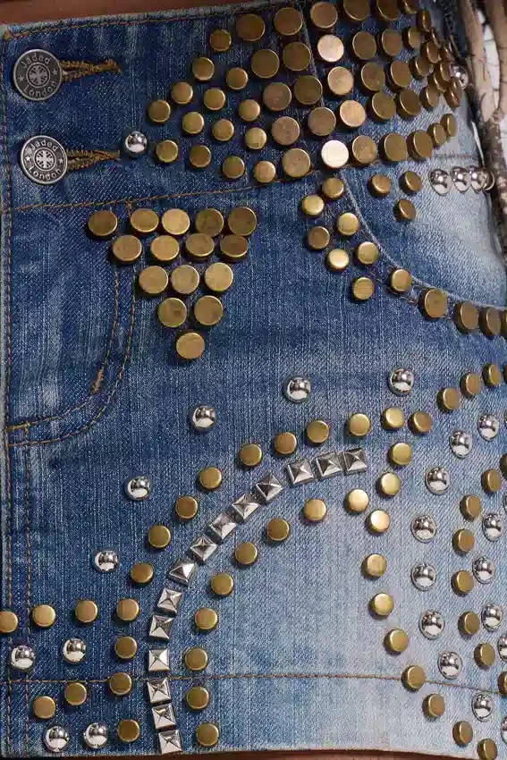 Hena-denimminirok met studs