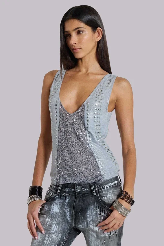 Kate vesttop met studs en diep decolleté