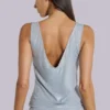 Kate vesttop met studs en diep decolleté