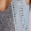 Kate vesttop met studs en diep decolleté