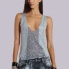 Kate vesttop met studs en diep decolleté