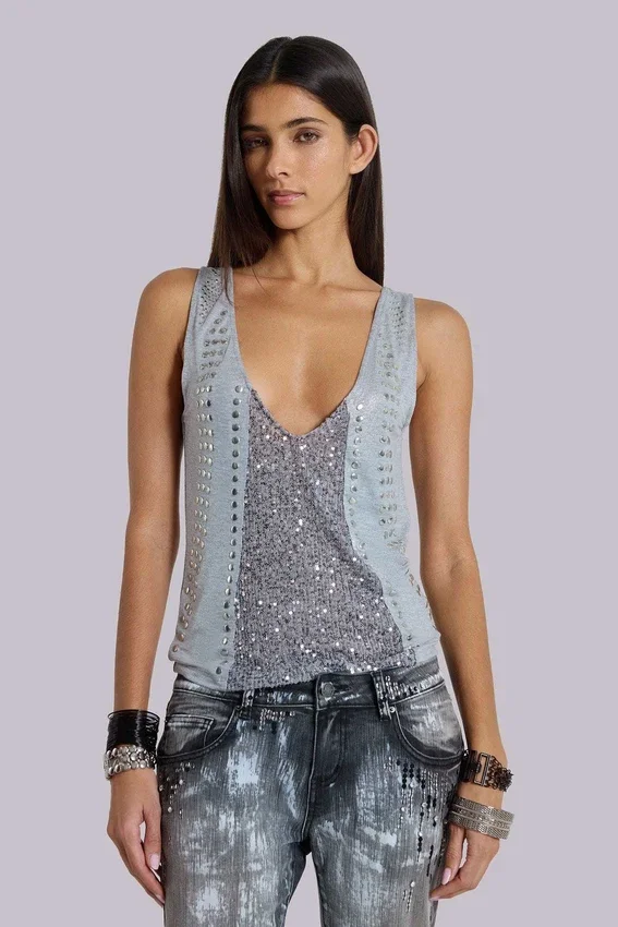 Kate vesttop met studs en diep decolleté