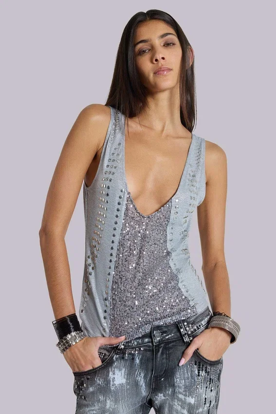Kate vesttop met studs en diep decolleté