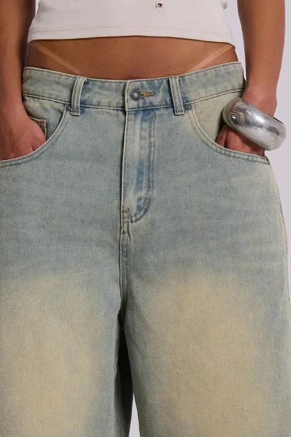 Lichtgewassen jumbo-jeansshorts